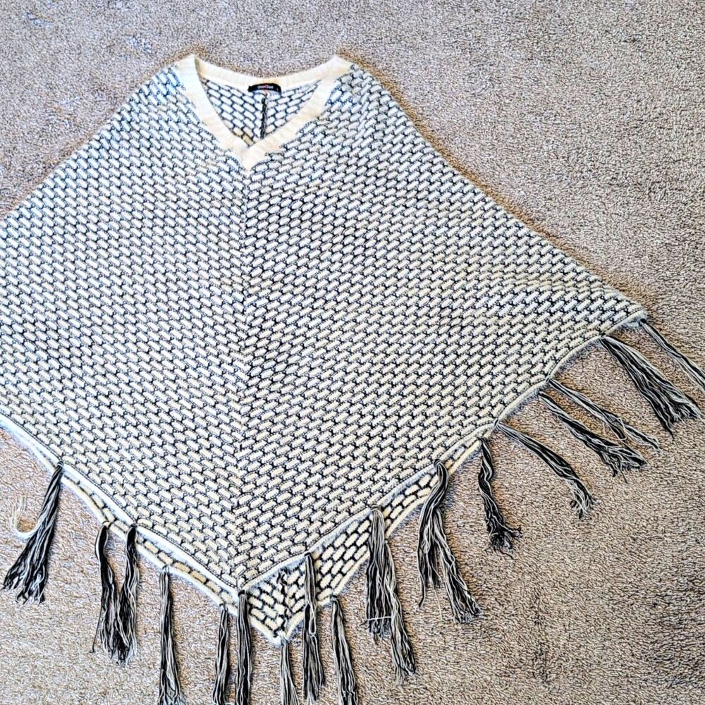 GeeGee Women L Poncho Sweater Large Black Ivory Open Knit Fringe Boho Cape